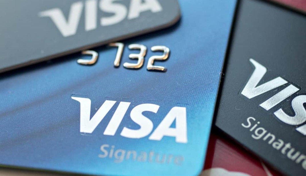 Real-World-Examples-of-Visa-Signature-Debit-Cards